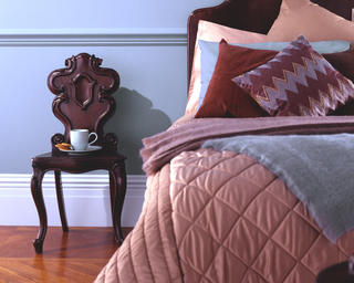 Để có một không gian phòng ngủ yên tĩnh, giúp khôi phục thể chất và tinh thần, hãy tìm những sắc thái xanh dương thanh bình.